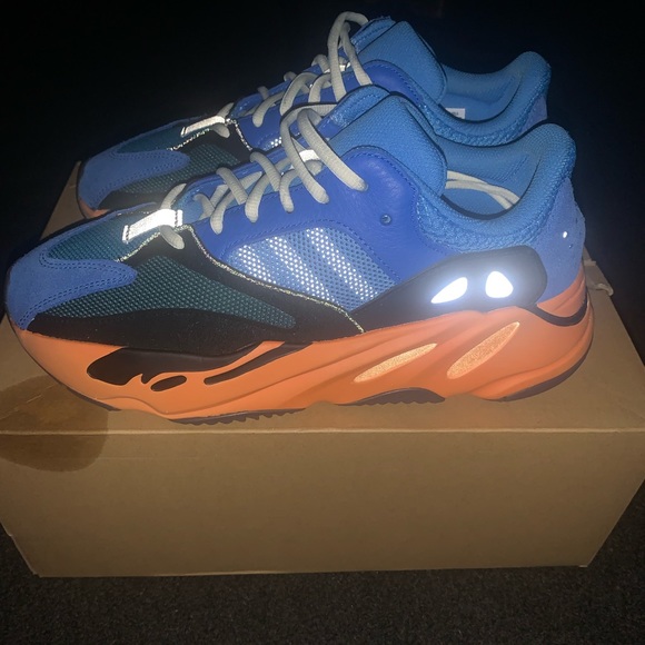 2021 Yeezy Boost 700 'Bright Blue'.      9 MEN US - Picture 1 of 4